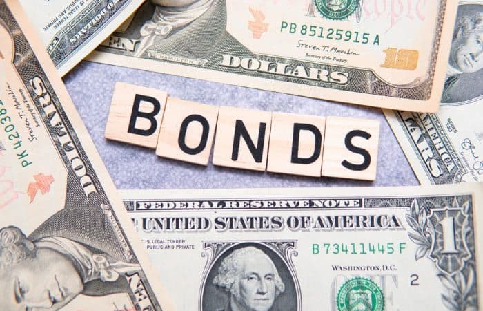 Las familias vuelven a las Letras con 2.796 millones en abril